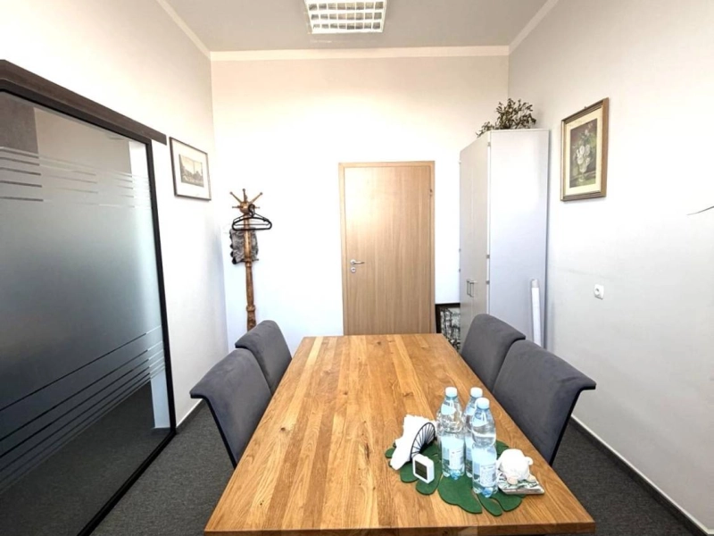 Biuro i sala konferencyjna