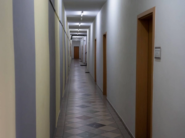 Biura stacjonarne oraz Powierzchnie Coworkingowe wynajem Św