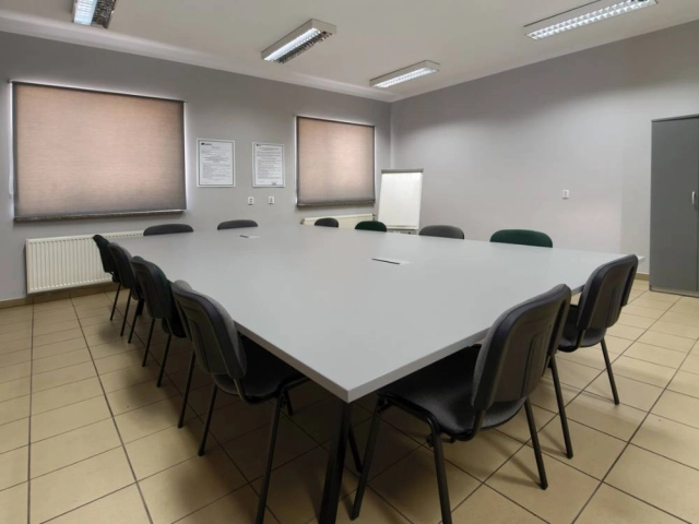 Sala konferencyjna o powierzchni 84m2 (pomieści do 50 osób). Sale konferencyjne wynajem Świdnica Siwela