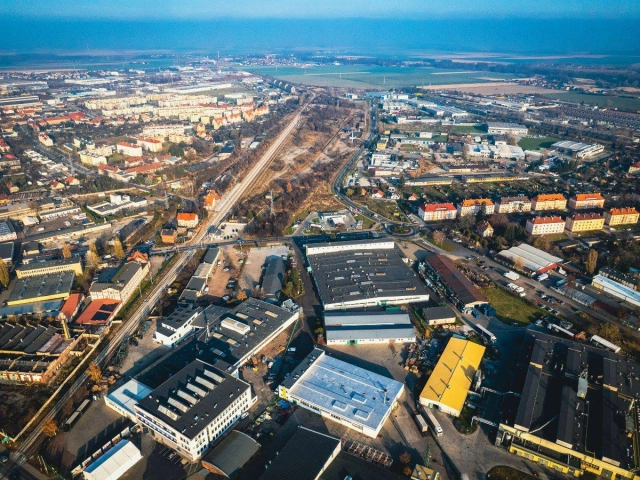Kompleks hal produkcyjnych i magazynowych o łącznej powierzchni 10000 m2 Hale produkcyjne i magazynowe Świdnica Siwela